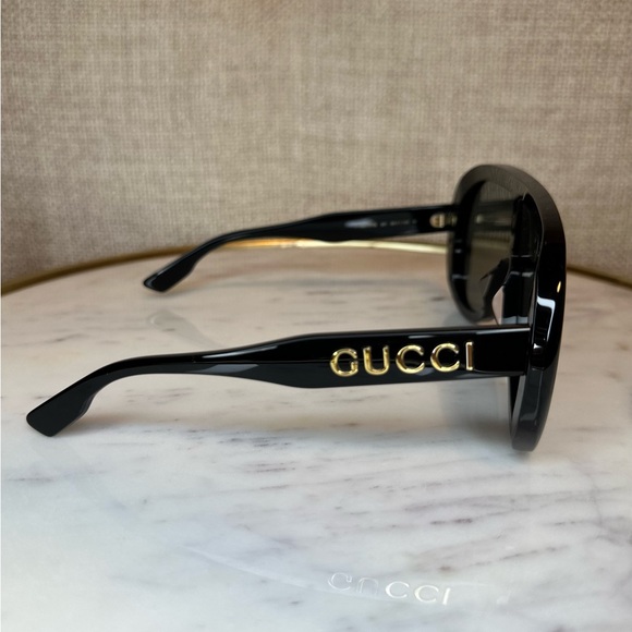 New! Authentic Gucci Shield Sunglasses - Picture 9 of 14